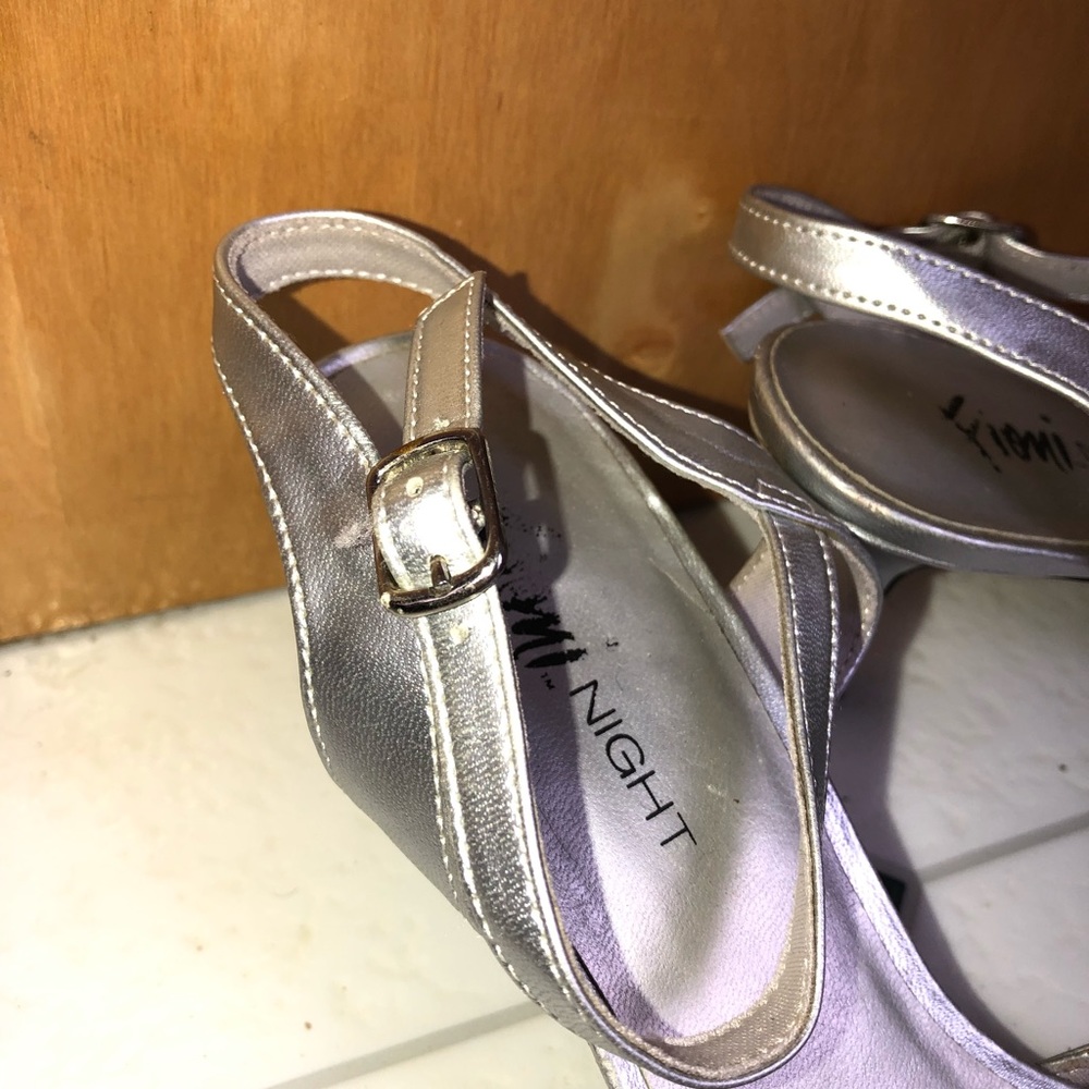 Silver Heels - Picture 7 of 8